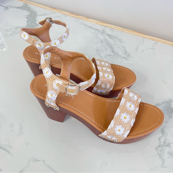 Madden Girl Heeled Sandals Strappy Chunky Retro Sunflower Faux Wood Platform - Picture 2 of 4